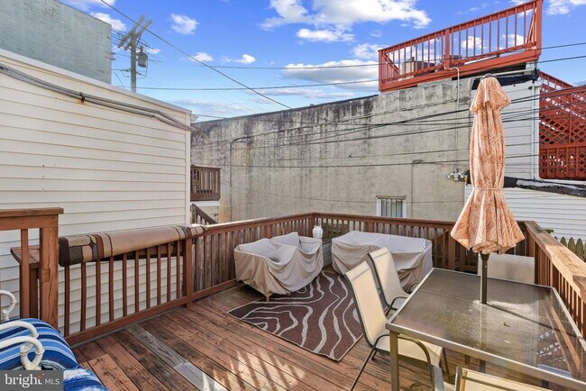 Building Photo - 3205 Hudson St