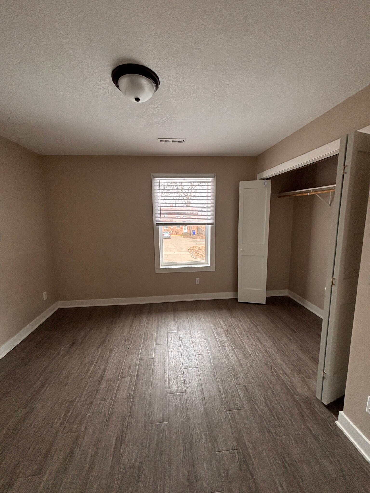 Bedroom - 84 Curtice St E