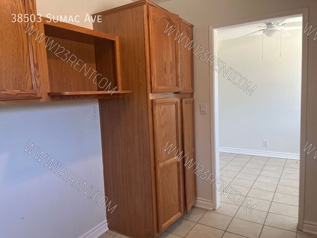 Building Photo - 38503 Sumac Ave