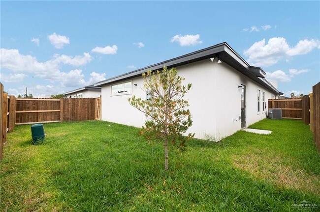 Building Photo - 12 12th St