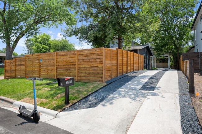 Building Photo - 3003 Ray Wood Dr