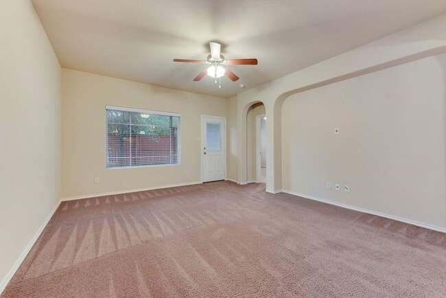 Building Photo - 1104 Edgewater Dr