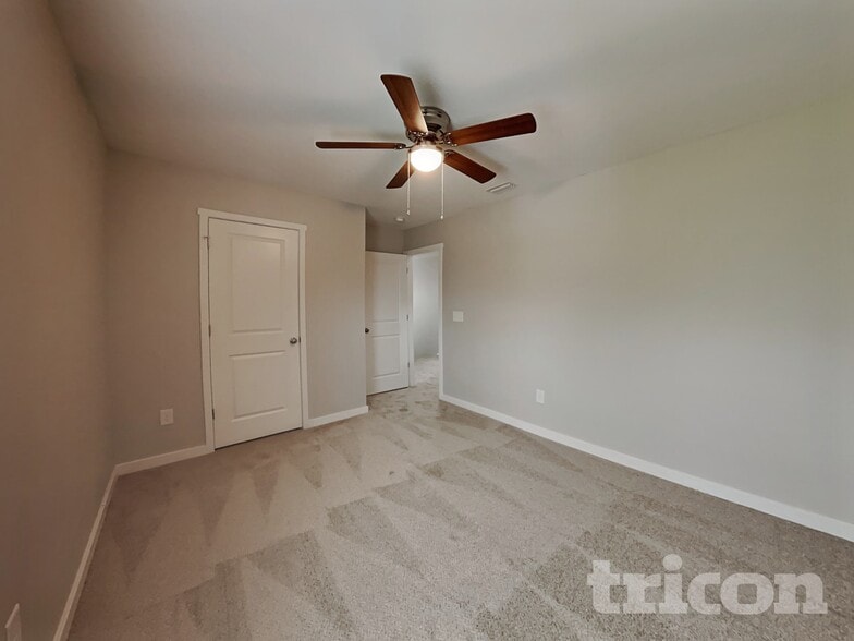 Building Photo - 513 Soaring St