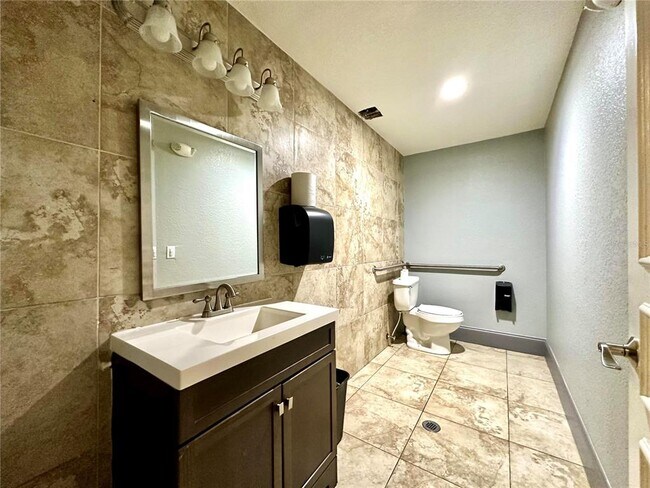 Building Photo - 5140 Conroy Rd