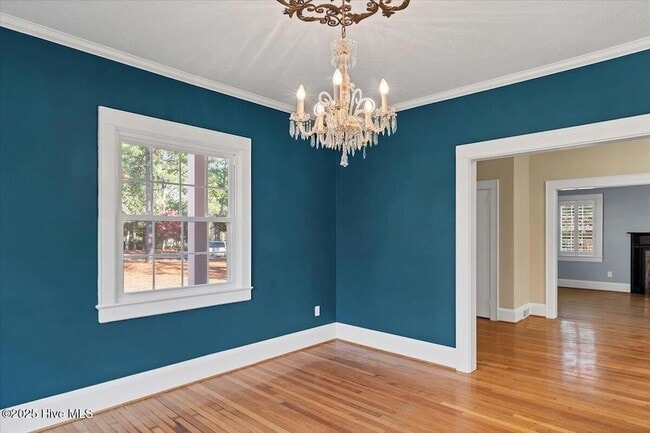 Building Photo - 300 Dogwood Ln