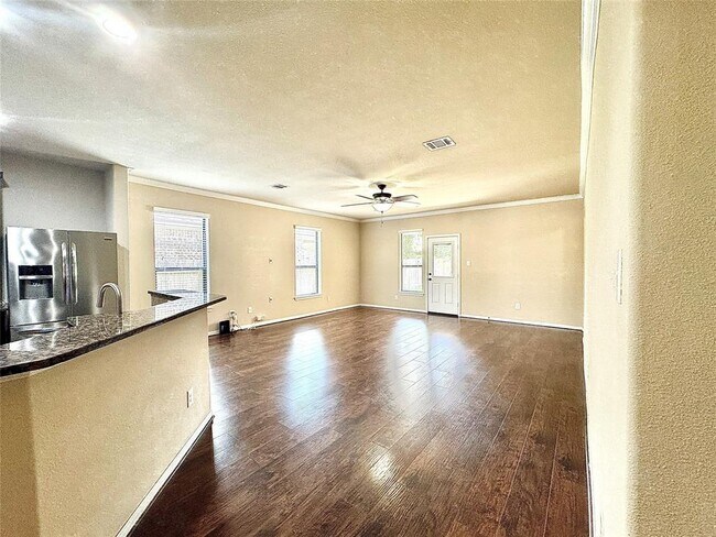 Building Photo - 10007 Red Tamarack Ln