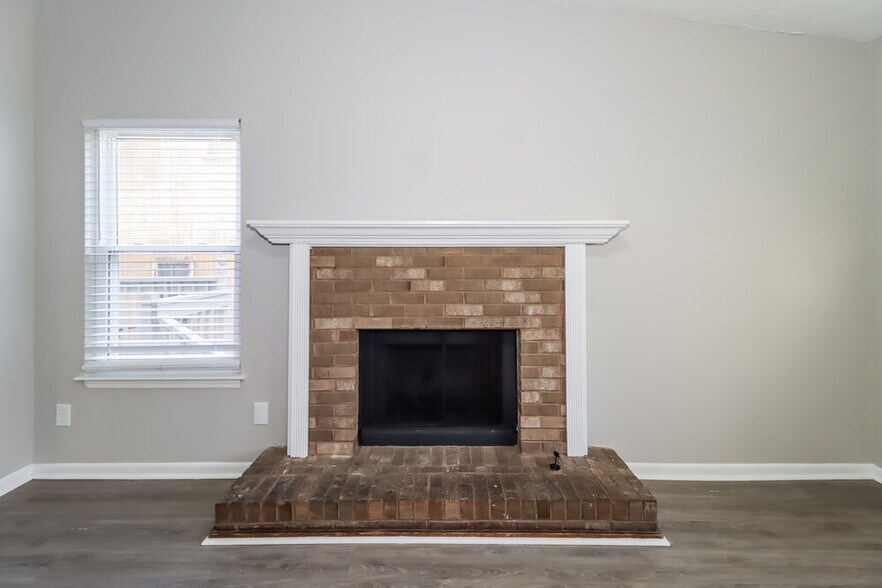 Building Photo - 643 Tarragon Wy SW