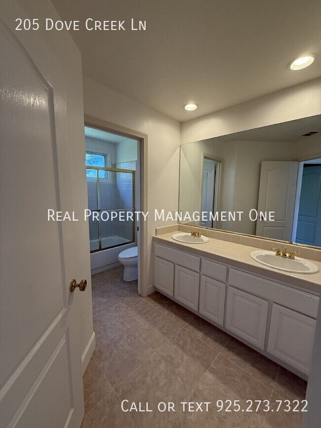 Building Photo - 205 Dove Creek Ln