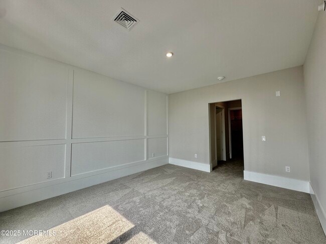 Building Photo - 218 3rd Ave