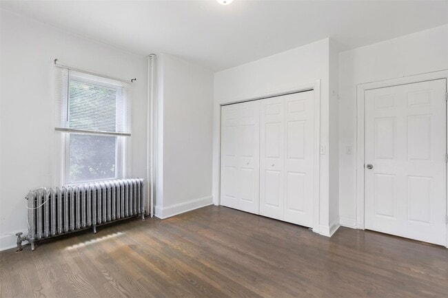 Building Photo - 281 Violet Ave