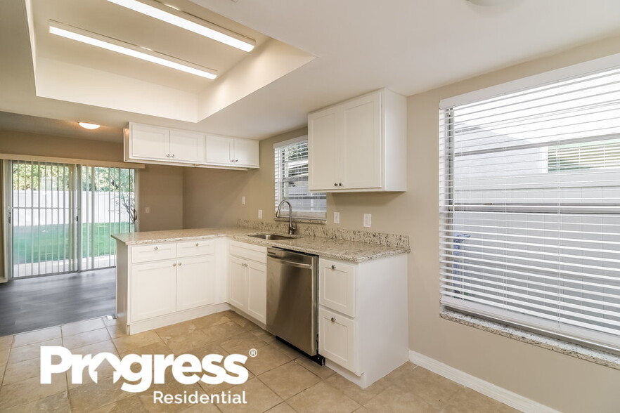 Building Photo - 1670 Palm Leaf Dr