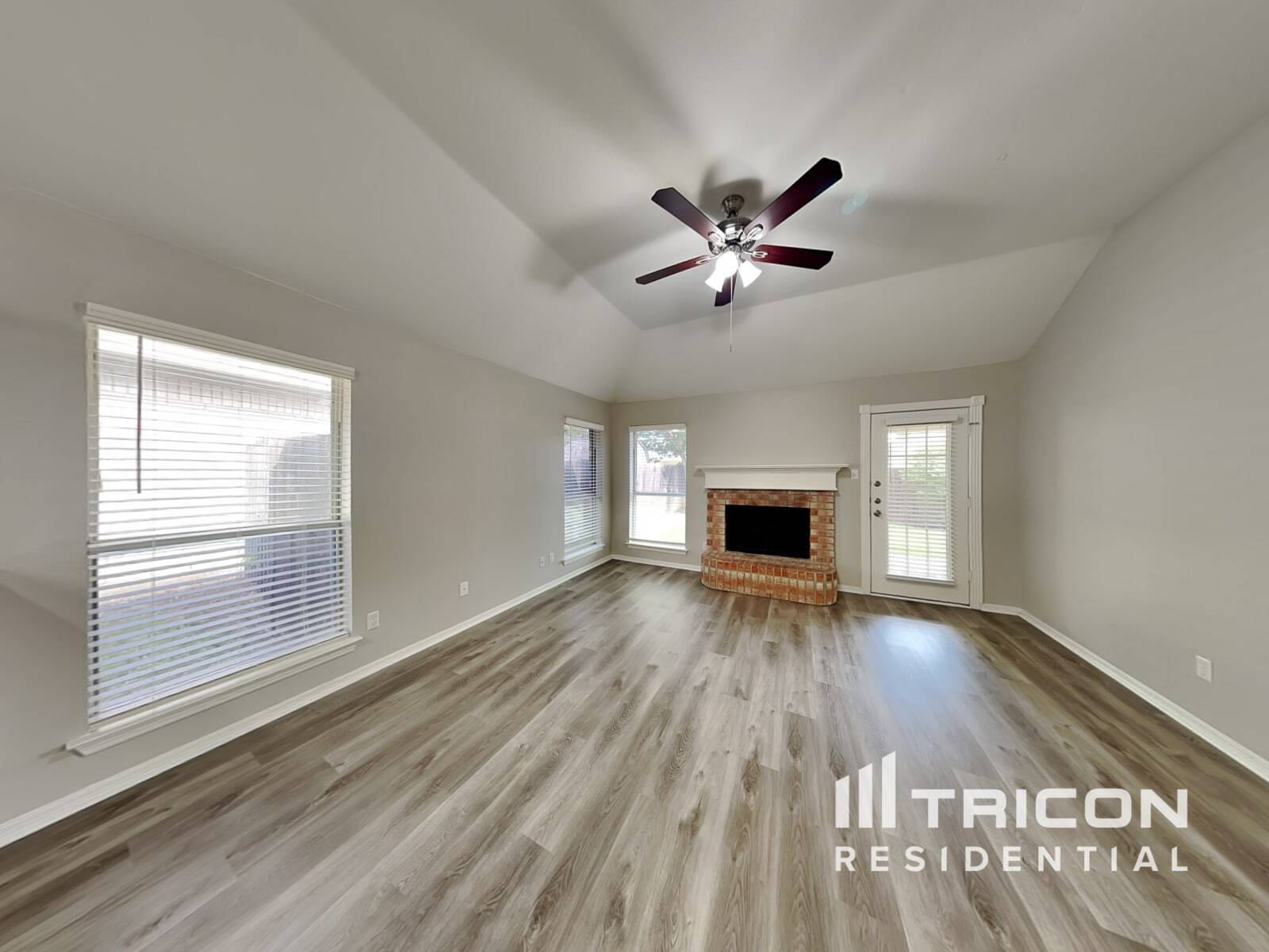 Building Photo - 1082 Roundrock Dr