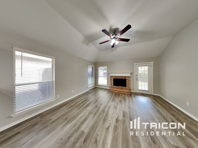 Building Photo - 1082 Roundrock Dr