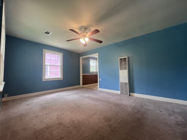 Building Photo - 1305 W Vine Ave