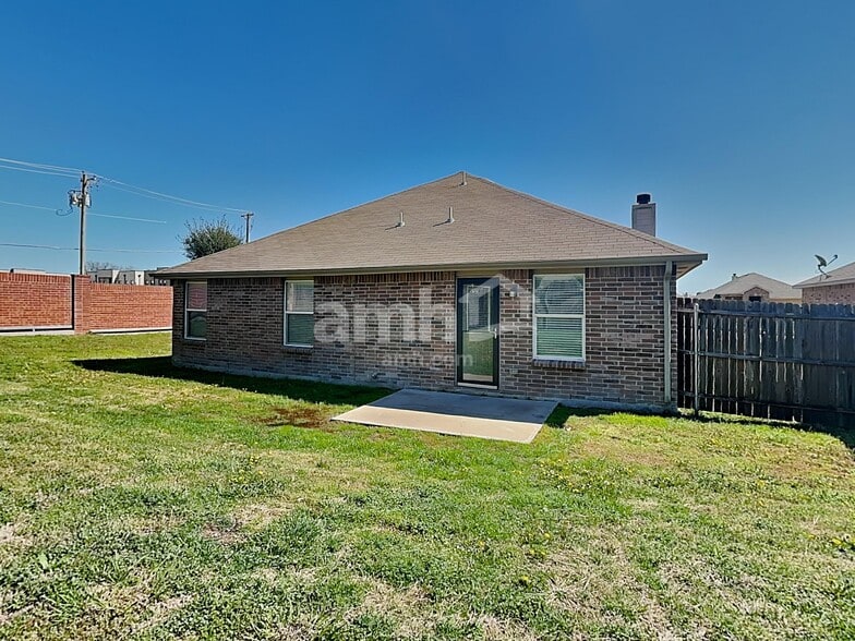 Building Photo - 63 Lantana Dr