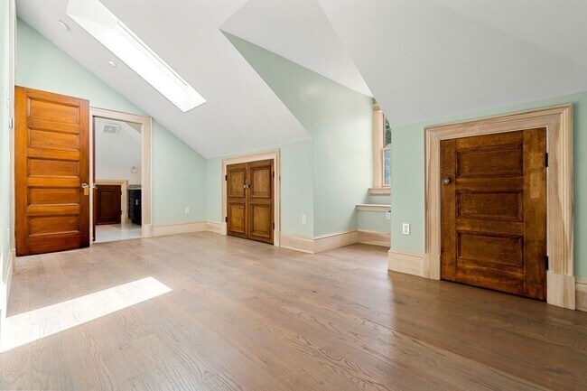 Building Photo - 6 Howland St
