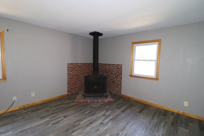 Building Photo - Spacious Home for rent!