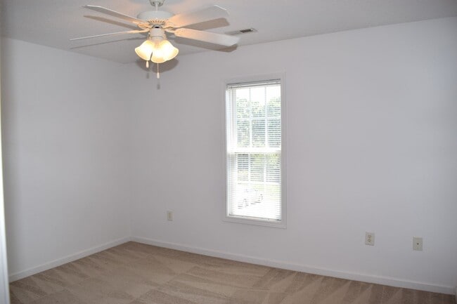 Building Photo - Spacious 2BR 2BA Townhome In Prime Location!