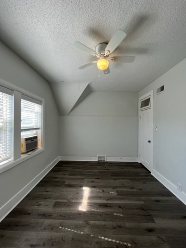Building Photo - 1395 S 900 E