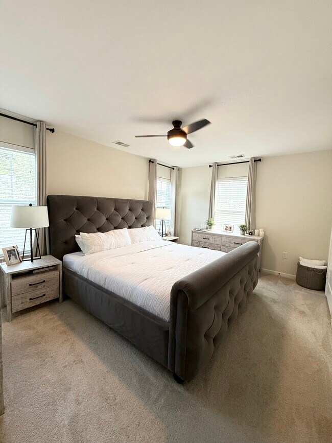 Building Photo - 410 Oakstone Trl