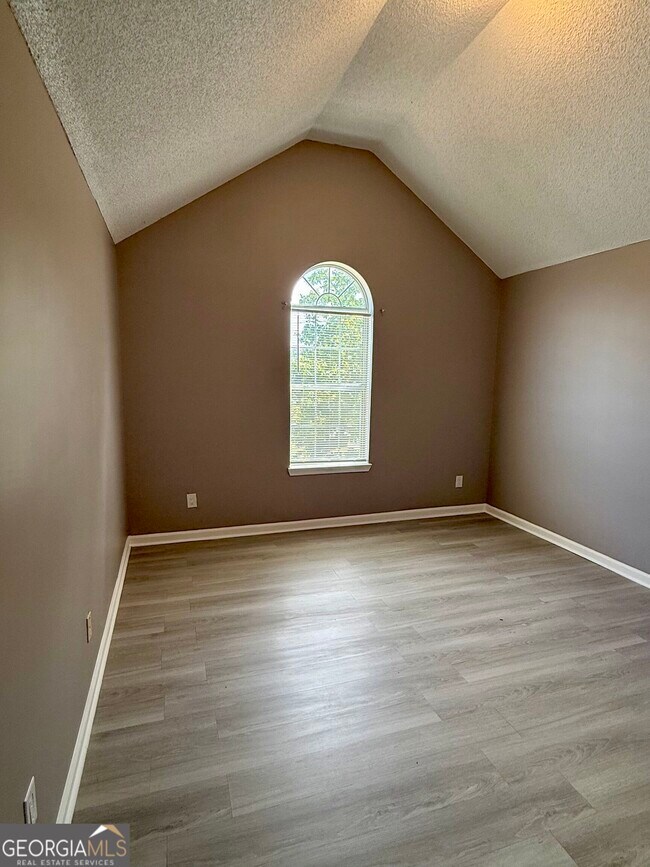 Building Photo - 5237 Round Table Dr