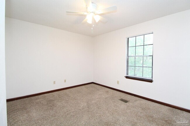 Building Photo - 1455 Acorn Ln