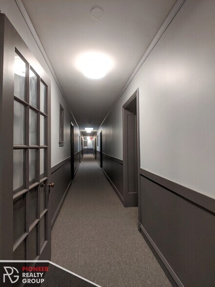 Building Photo - 833 W Wolfram St