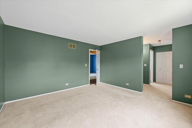 Building Photo - 371 Larchmont Ct