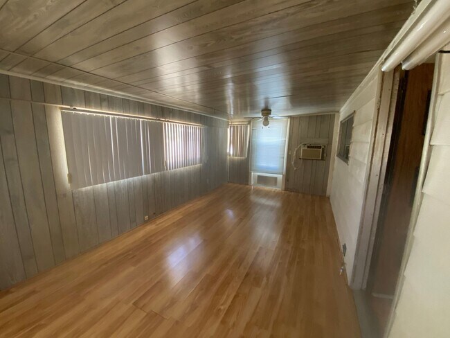 Building Photo - Unique and Spacious home