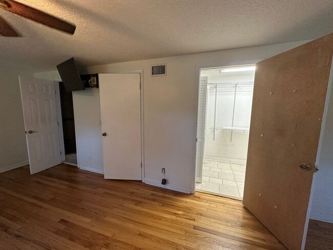 Building Photo - Beautiful 2Bed & 1Bath ON THE WATER in St....