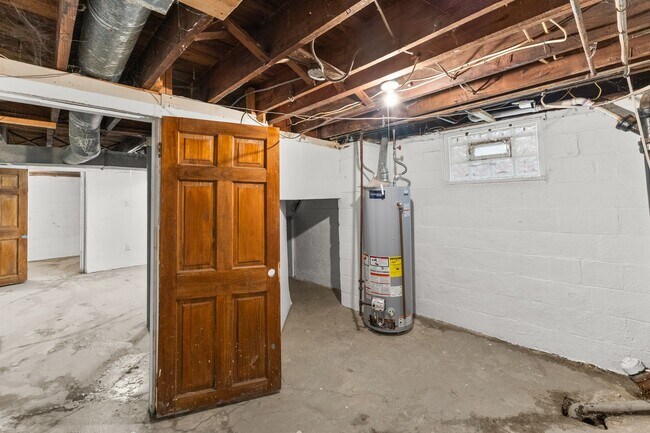 Building Photo - Charming 3-Bed Dutch Colonial with Modern Updates & Massive Yard – Minutes from German Village!