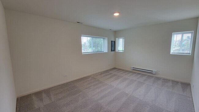 Building Photo - 200 Goldenrod Dr