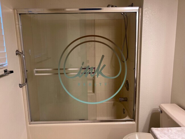 Building Photo - Chardonnay Duplex