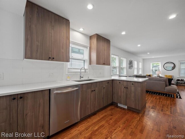 Building Photo - 1428 Bennaville Ave