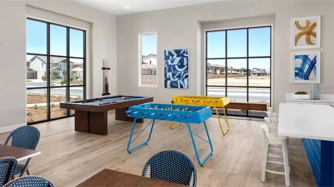 Building Photo - 5372 Island Yacht Wy