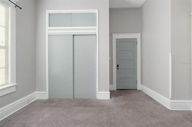 Building Photo - 906 E 11th Ave