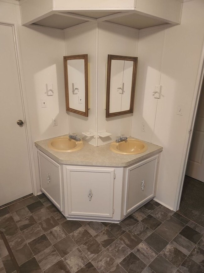 Building Photo - 3 Bedroom in Filer