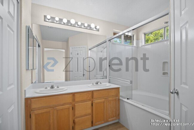 Building Photo - 514 Issac Ct