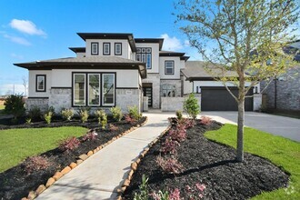 Building Photo - 9919 Regal Bend Dr