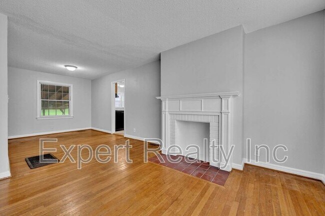 Building Photo - 920 Parkway Dr
