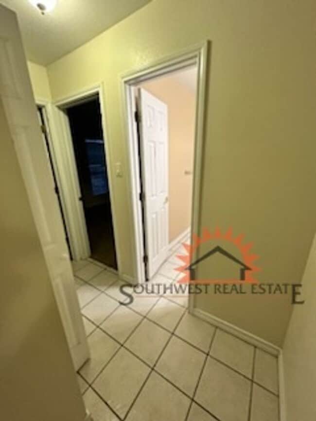 Building Photo - Beautiful 3 bedroom 2 bath brick home