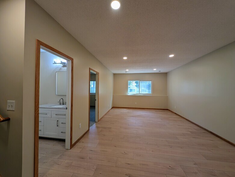 Building Photo - 594 Sutherland Dr
