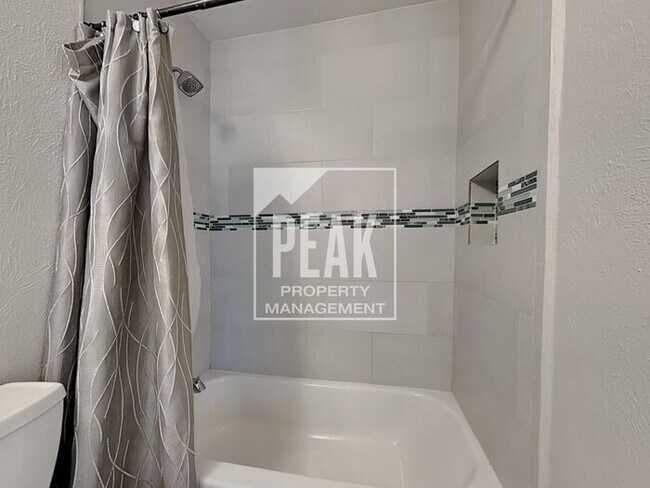 Building Photo - $2,675! Beautiful 3 Bed, 2 Bath home in Desirable Plano! Tour today!