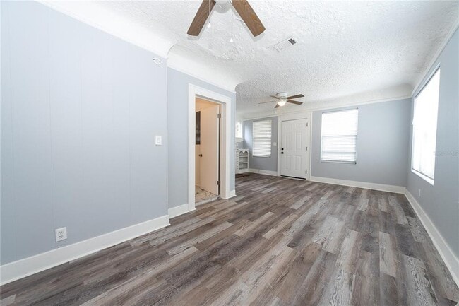 Building Photo - 618 25th St W