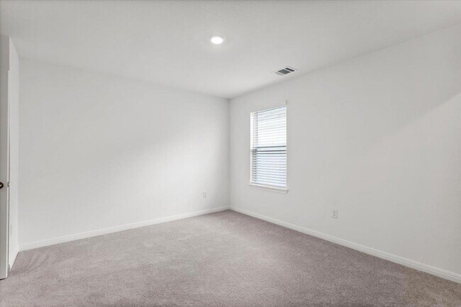 Building Photo - 5800 Beverly Pr Rd