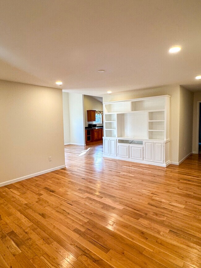 Building Photo - 74 Lockes Way
