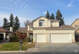 Building Photo - Large 5 bedroom 3 bathroom N/E Fresno home...