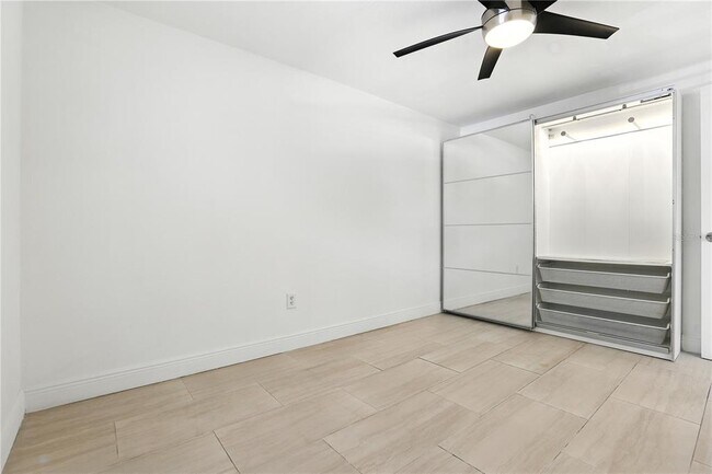 Building Photo - 614 N Hyer Ave