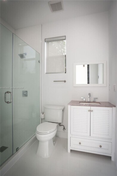 Building Photo - 3107 SW 26th St