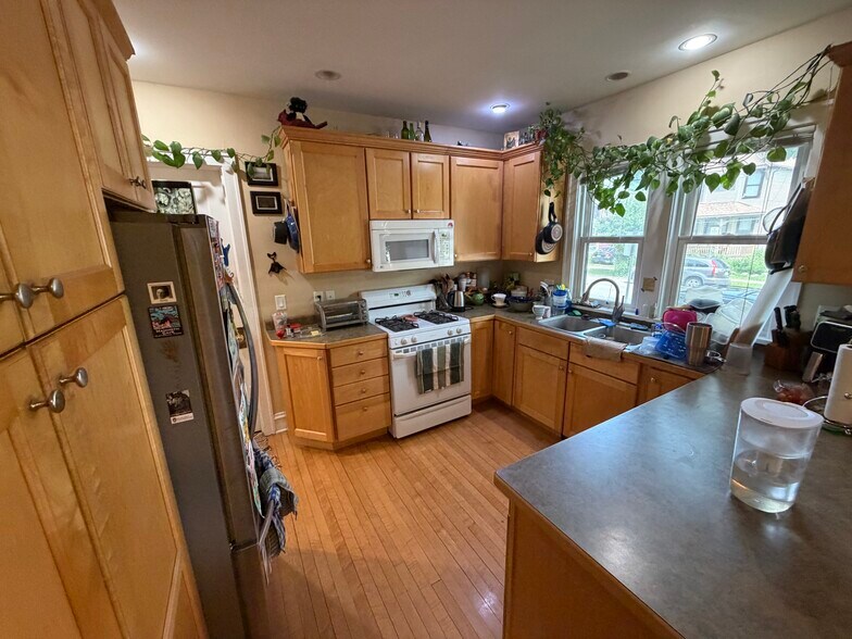 Building Photo - 1256 Spaight St
